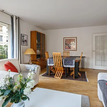 Appartamento Character Flat With Terrace Close To Eiffel Tower In - Welkeys