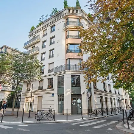Appartamento Character Flat With Terrace Close To Eiffel Tower In - Welkeys Parigi